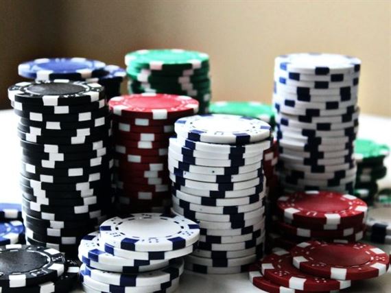 Stacking the Odds: Financial Mastery for Sustained Online Poker Profitability